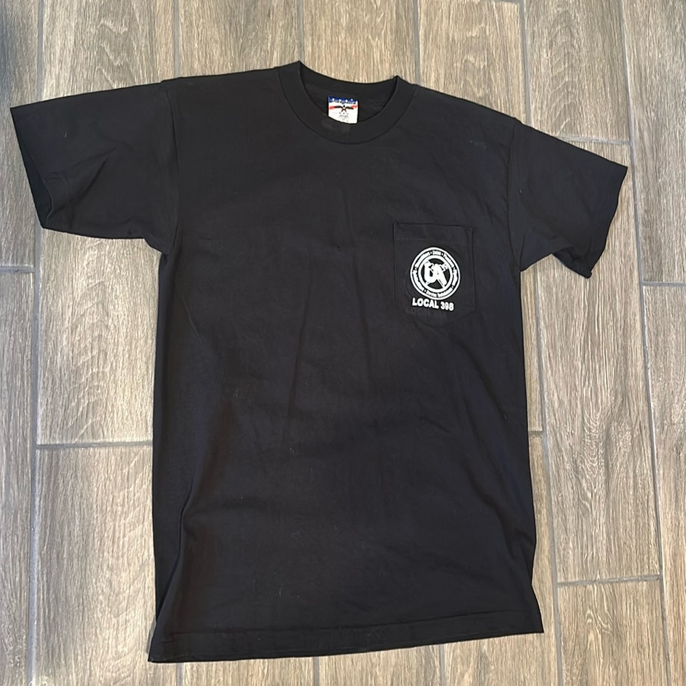 Union local 398 black t shirt 100% cotton. Front pocket. Size medium